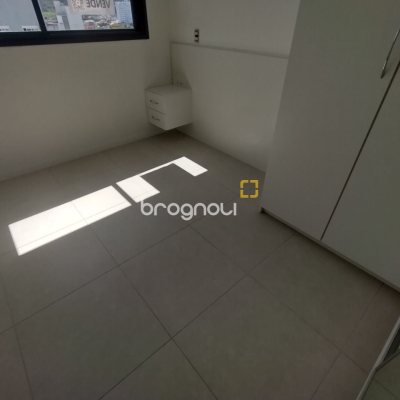 Apartamento com 68m², 2 quartos (sendo 1 suíte), 1 garagem, no bairro Kobrasol em São José