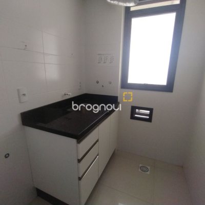 Apartamento com 68m², 2 quartos (sendo 1 suíte), 1 garagem, no bairro Kobrasol em São José