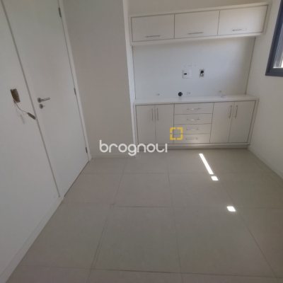 Apartamento com 68m², 2 quartos (sendo 1 suíte), 1 garagem, no bairro Kobrasol em São José