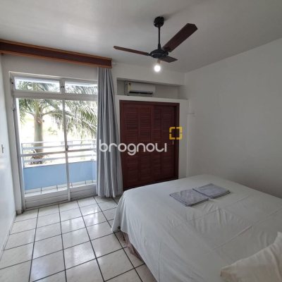 Prédio com 1539m², 21 garagens, no bairro Canasvieiras em Florianópolis