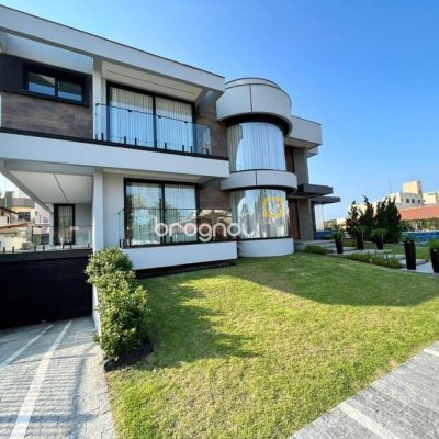 Casa de Condomínio com 782m², 5 quartos (sendo 5 suítes), 12 garagens, no bairro Ingleses em Florianópolis