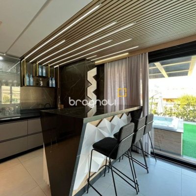 Casa de Condomínio com 782m², 5 quartos (sendo 5 suítes), 12 garagens, no bairro Ingleses em Florianópolis