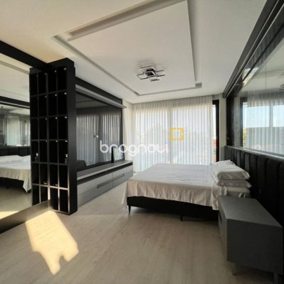 Casa de Condomínio com 782m², 5 quartos (sendo 5 suítes), 12 garagens, no bairro Ingleses em Florianópolis