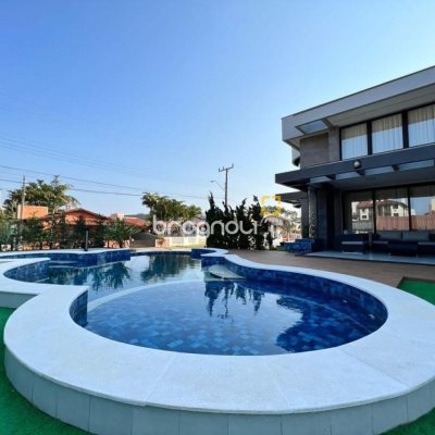 Casa de Condomínio com 782m², 5 quartos (sendo 5 suítes), 12 garagens, no bairro Ingleses em Florianópolis