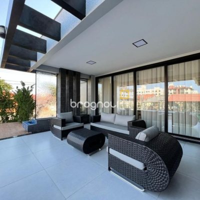 Casa de Condomínio com 782m², 5 quartos (sendo 5 suítes), 12 garagens, no bairro Ingleses em Florianópolis