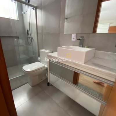 Casa com 360m², 4 quartos (sendo 3 suítes), 2 garagens, no bairro Ingleses em Florianópolis