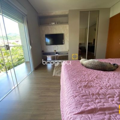 Casa com 360m², 4 quartos (sendo 3 suítes), 2 garagens, no bairro Ingleses em Florianópolis