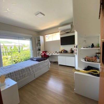 Casa com 360m², 4 quartos (sendo 3 suítes), 2 garagens, no bairro Ingleses em Florianópolis