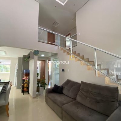 Casa com 360m², 4 quartos (sendo 3 suítes), 2 garagens, no bairro Ingleses em Florianópolis