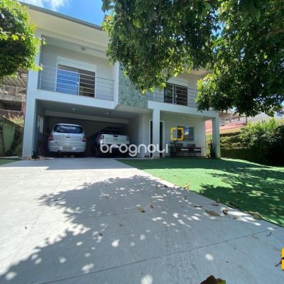 Casa com 360m², 4 quartos (sendo 3 suítes), 2 garagens, no bairro Ingleses em Florianópolis