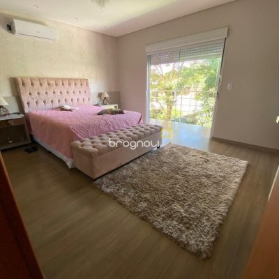 Casa com 360m², 4 quartos (sendo 3 suítes), 2 garagens, no bairro Ingleses em Florianópolis