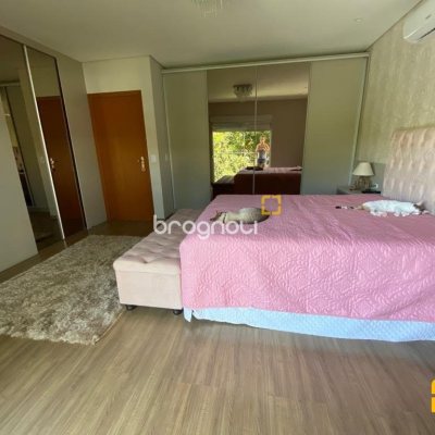 Casa com 360m², 4 quartos (sendo 3 suítes), 2 garagens, no bairro Ingleses em Florianópolis