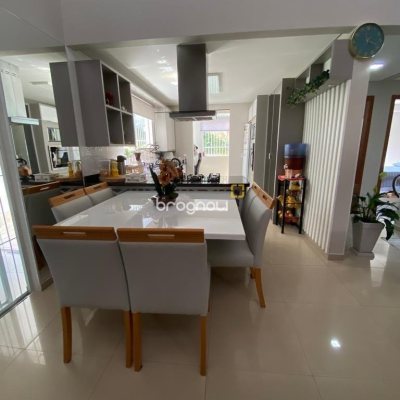 Casa com 360m², 4 quartos (sendo 3 suítes), 2 garagens, no bairro Ingleses em Florianópolis