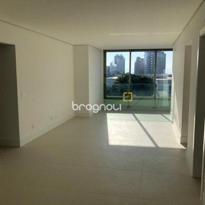 Apartamento com 113m², 3 quartos (sendo 3 suítes), 3 garagens, no bairro Beira Mar Norte em Florianópolis