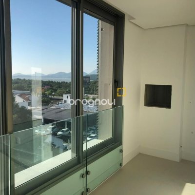 Apartamento com 113m², 3 quartos (sendo 3 suítes), 3 garagens, no bairro Beira Mar Norte em Florianópolis