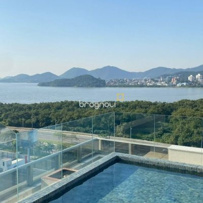 Apartamento com 113m², 3 quartos (sendo 3 suítes), 3 garagens, no bairro Beira Mar Norte em Florianópolis