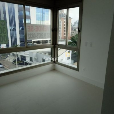 Apartamento com 113m², 3 quartos (sendo 3 suítes), 3 garagens, no bairro Beira Mar Norte em Florianópolis