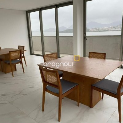 Apartamento com 113m², 3 quartos (sendo 3 suítes), 3 garagens, no bairro Beira Mar Norte em Florianópolis