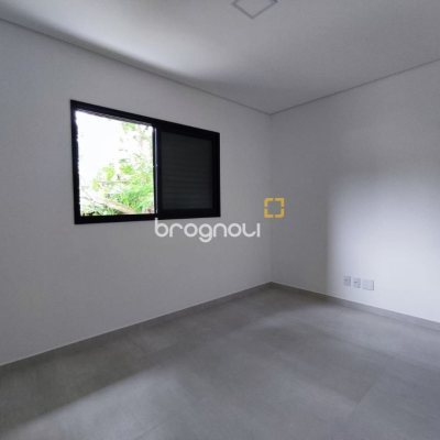 Casa com 89m², 2 quartos (sendo 2 suítes), 2 garagens, no bairro Rio Vermelho em Florianópolis