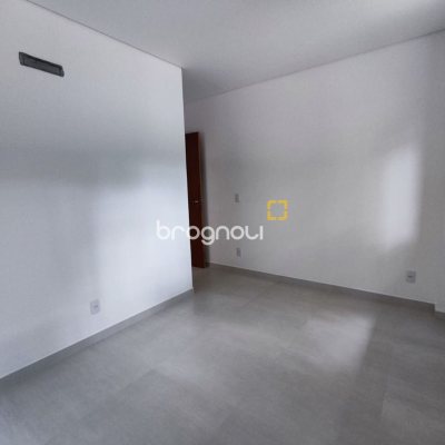 Casa com 89m², 2 quartos (sendo 2 suítes), 2 garagens, no bairro Rio Vermelho em Florianópolis