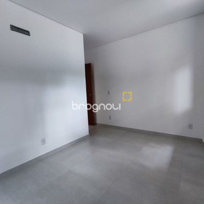Casa com 89m², 2 quartos (sendo 2 suítes), 2 garagens, no bairro Rio Vermelho em Florianópolis