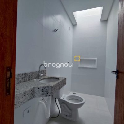 Casa com 89m², 2 quartos (sendo 2 suítes), 2 garagens, no bairro Rio Vermelho em Florianópolis
