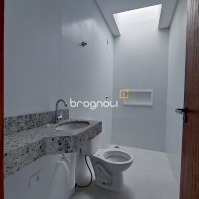 Casa com 89m², 2 quartos (sendo 2 suítes), 2 garagens, no bairro Rio Vermelho em Florianópolis