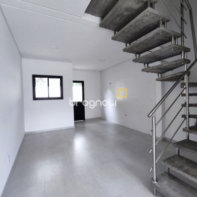 Casa com 89m², 2 quartos (sendo 2 suítes), 2 garagens, no bairro Rio Vermelho em Florianópolis