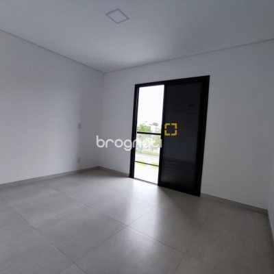 Casa com 89m², 2 quartos (sendo 2 suítes), 2 garagens, no bairro Rio Vermelho em Florianópolis