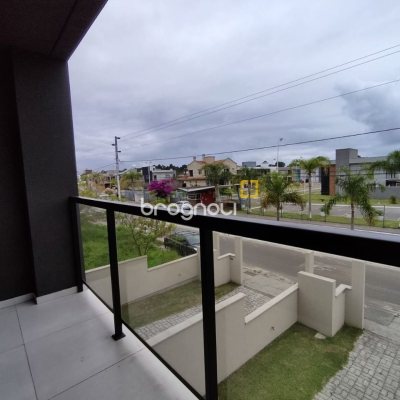 Casa com 89m², 2 quartos (sendo 2 suítes), 2 garagens, no bairro Rio Vermelho em Florianópolis