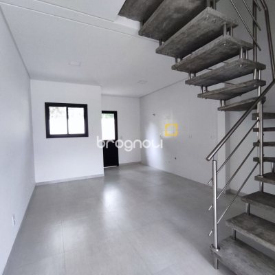 Casa com 89m², 2 quartos (sendo 2 suítes), 2 garagens, no bairro Rio Vermelho em Florianópolis