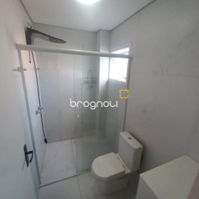 Casa com 158m², 3 quartos (sendo 3 suítes), 2 garagens, no bairro Rio Vermelho em Florianópolis