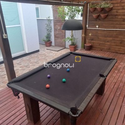 Casa com 158m², 3 quartos (sendo 3 suítes), 2 garagens, no bairro Rio Vermelho em Florianópolis