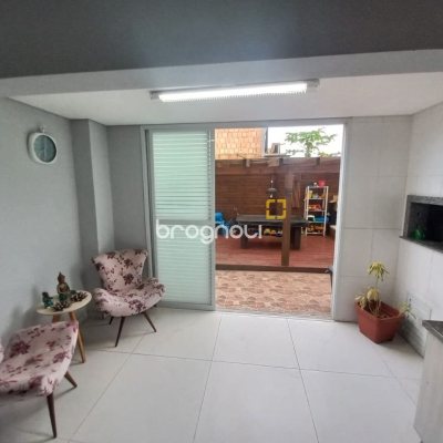 Casa com 158m², 3 quartos (sendo 3 suítes), 2 garagens, no bairro Rio Vermelho em Florianópolis