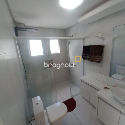 Casa com 158m², 3 quartos (sendo 3 suítes), 2 garagens, no bairro Rio Vermelho em Florianópolis