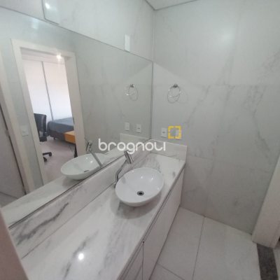 Casa com 158m², 3 quartos (sendo 3 suítes), 2 garagens, no bairro Rio Vermelho em Florianópolis