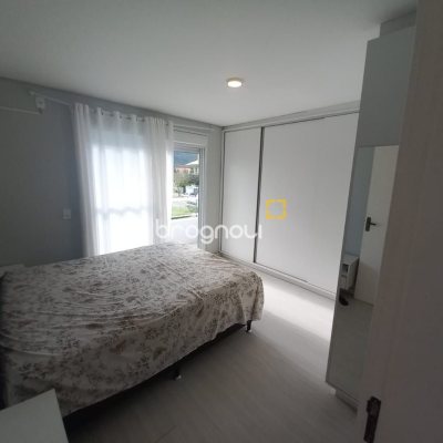 Casa com 158m², 3 quartos (sendo 3 suítes), 2 garagens, no bairro Rio Vermelho em Florianópolis