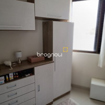 Apartamento com 128m², 3 quartos (sendo 1 suíte), 1 garagem, no bairro Estreito em Florianópolis