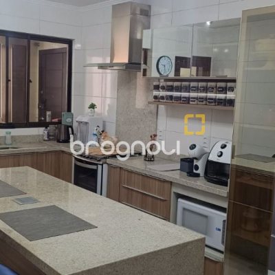 Apartamento com 128m², 3 quartos (sendo 1 suíte), 1 garagem, no bairro Estreito em Florianópolis