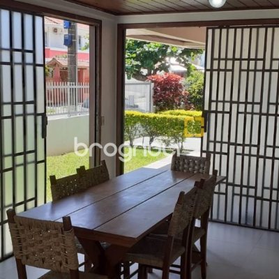 Casa com 114m², 3 quartos (sendo 1 suíte), 1 garagem, no bairro Ingleses do Rio Vermelho em Florianópolis