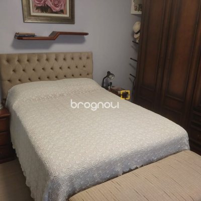Casa com 295m², 4 quartos (sendo 2 suítes), 3 garagens, no bairro Trindade em Florianópolis
