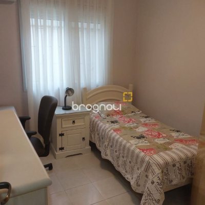 Casa com 295m², 4 quartos (sendo 2 suítes), 3 garagens, no bairro Trindade em Florianópolis