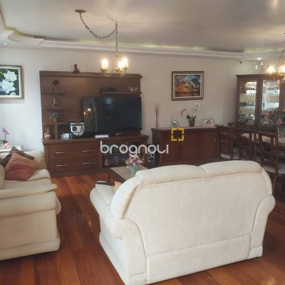 Casa com 295m², 4 quartos (sendo 2 suítes), 3 garagens, no bairro Trindade em Florianópolis