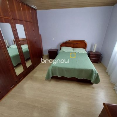 Casa com 295m², 4 quartos (sendo 2 suítes), 3 garagens, no bairro Trindade em Florianópolis
