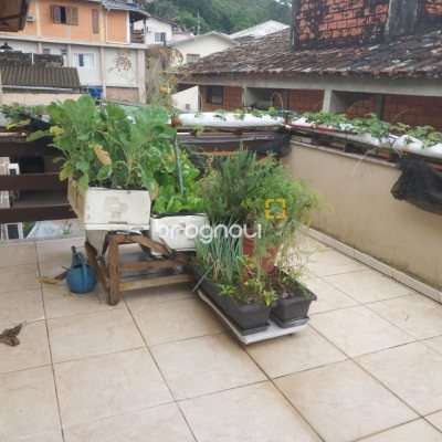 Casa com 295m², 4 quartos (sendo 2 suítes), 3 garagens, no bairro Trindade em Florianópolis