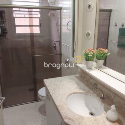 Casa com 295m², 4 quartos (sendo 2 suítes), 3 garagens, no bairro Trindade em Florianópolis