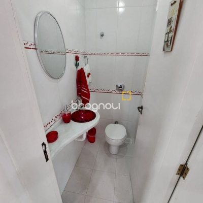 Casa com 295m², 4 quartos (sendo 2 suítes), 3 garagens, no bairro Trindade em Florianópolis
