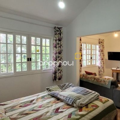 Casa com 162m², 4 quartos (sendo 1 suíte), 3 garagens, no bairro Campeche em Florianópolis