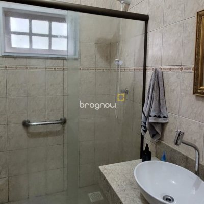 Casa com 162m², 4 quartos (sendo 1 suíte), 3 garagens, no bairro Campeche em Florianópolis