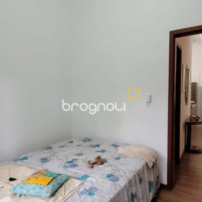 Casa com 162m², 4 quartos (sendo 1 suíte), 3 garagens, no bairro Campeche em Florianópolis